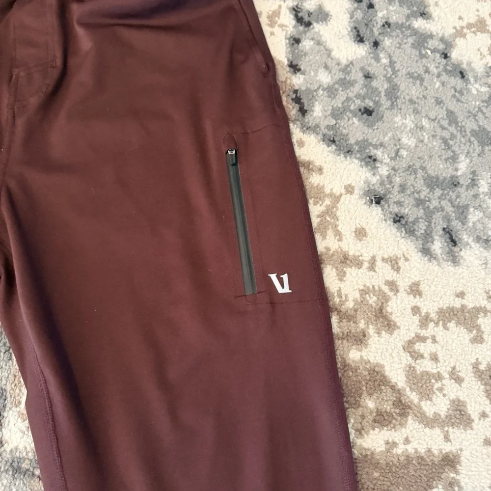 Vuori Sunday Performance Jogger Mens Medium Clove Zip Pockets Athletic Pants